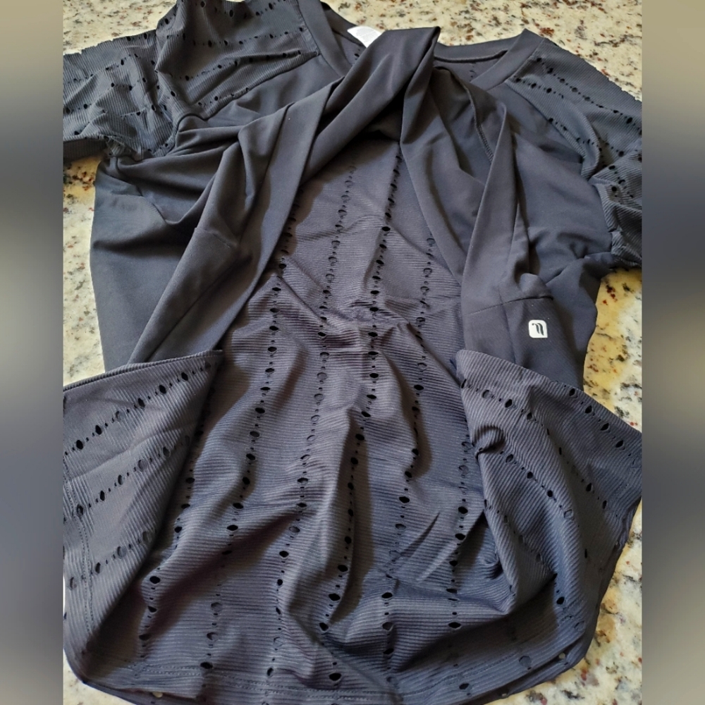 New Fabletics long sleeve tank top, no tags - Picture 4 of 5